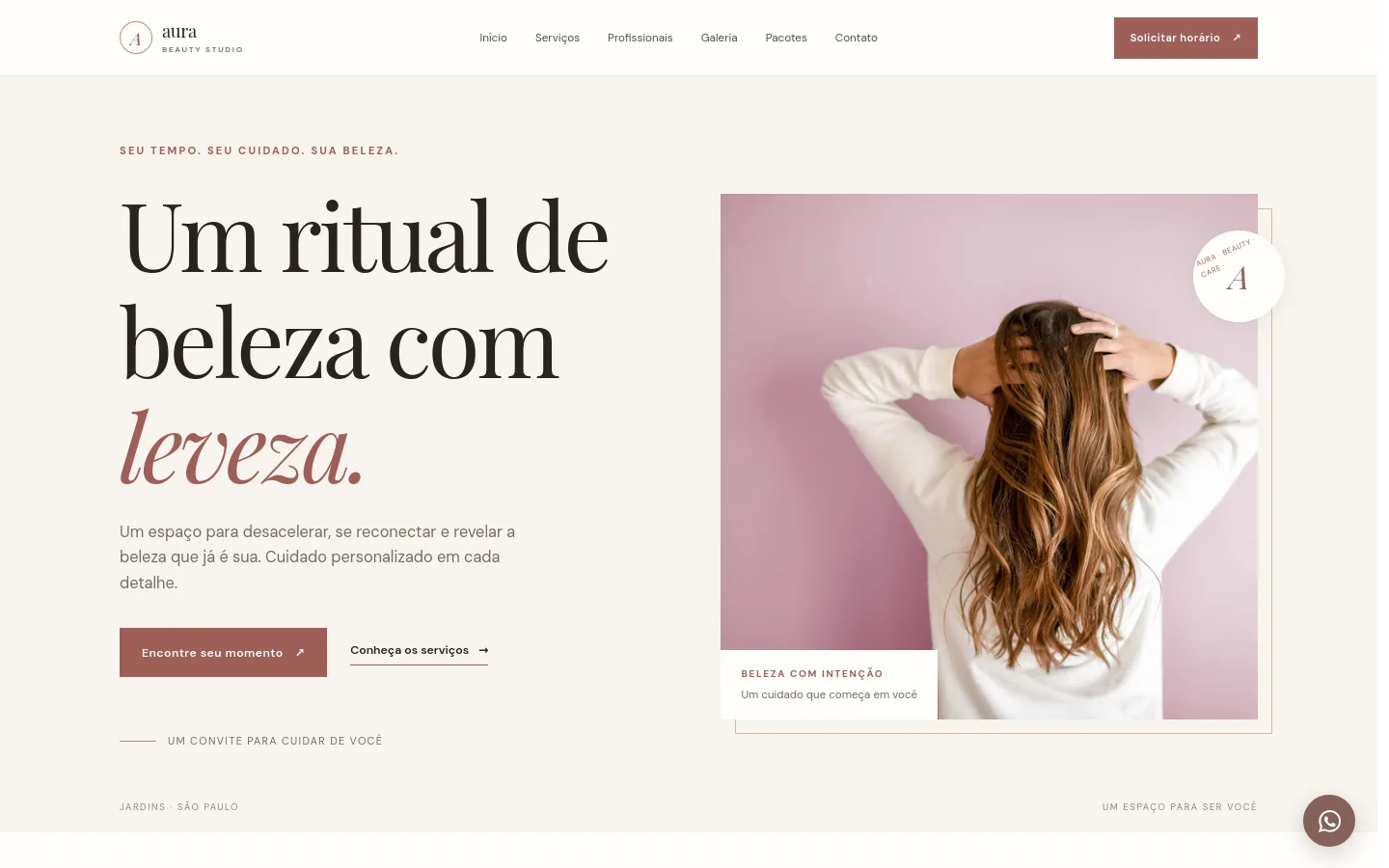 Captura da página inicial de Aura Beauty Studio, demonstração de salão.